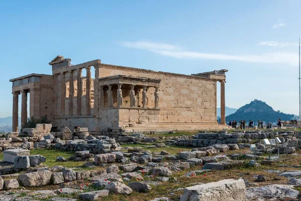 Uma Vista Scenic Acropolis Atenas Greece Com Rochas Frente Dele — Fotografia de Stock