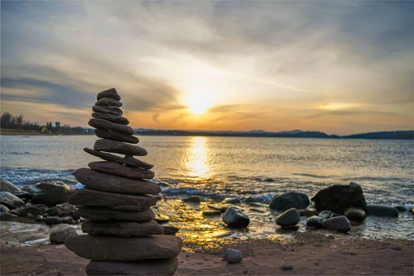 Primer Plano Piedras Grandes Pequeñas Apiladas Una Encima Otra Orilla — Foto de Stock