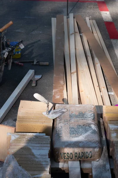 Sceny Budowy Cegły Drewna Cementu Przez Różne Załogi Murarskie Konkursie — Zdjęcie stockowe