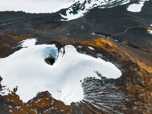 Flygfoto Över Vacker Vulkan Täckt Med Snö — Stockfoto