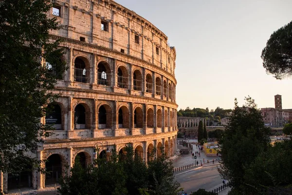 Prachtig Uitzicht Het Colosseum Rome Italië Bij Zonsondergang — Stockfoto