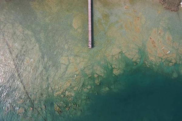 Een Antenne Uitzicht Een Pier Oceaan Een Zonnige Dag — Stockfoto