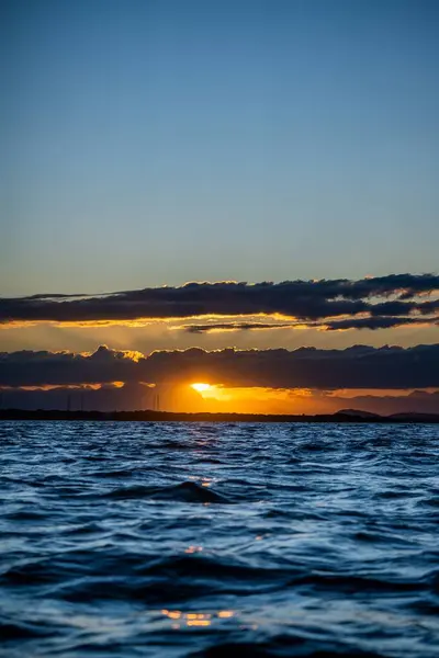 Gün Batımında Sahilin Dikey Görüntüsü — Stok fotoğraf