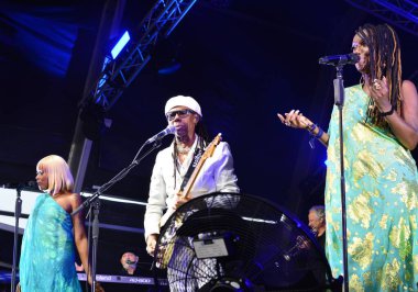 Bristol Harbour Festivali, Bristol Amfitiyatrosu, Bristol, İngiltere 'de Nil Rodgers ve Chic performanslarını sergilediler. 13 Temmuz 2022.