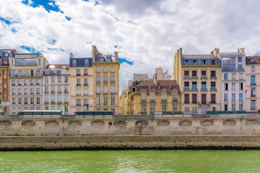 Paris, ile saint-louis ve quai de Bethune, güzel antik binalar, panorama