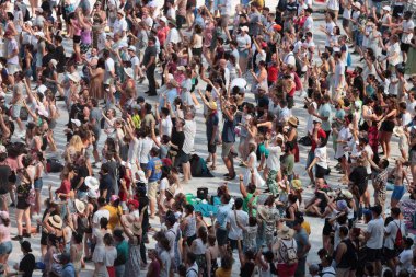 Budapeşte 'deki festivalde bir kalabalık