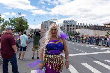 18 Haziran 'da Coney Adası' ndaki 40. Yıllık Denizkızı Geçidi 'nde güzel bir kadın. 2022