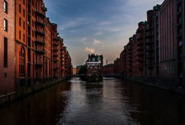 Wasserschloss Hamburg, Almanya 'da gün batımında