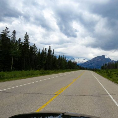 Banff Alberta 'nın güzel yolları, Kanada