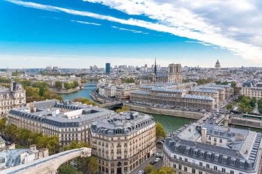 Paris, tipik çatılar, güzel binalar, Saint-Jacques kulesinden havadan manzara