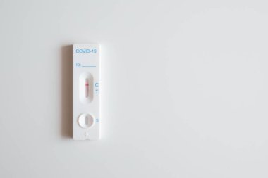 Negatif bir COVID-19 hızlı ev testi