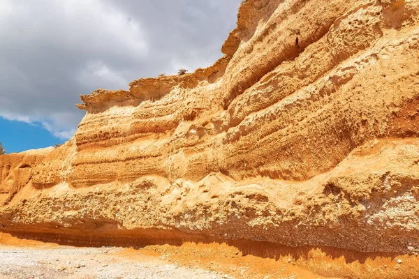 Ibiza Pantai Caleta Tanah Merah Yang Indah Dengan Tebing — Stok Foto