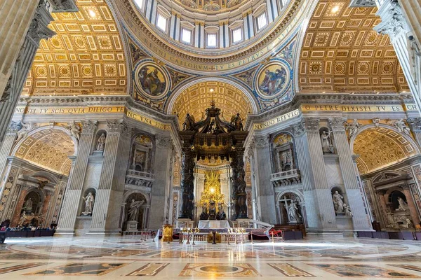 Интерьер Базилики Святого Петра Ватикане — стоковое фото