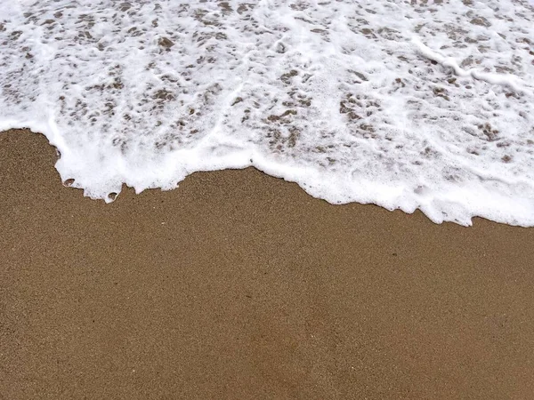 在Fnideq沙滩上的一个温和的海浪 — 图库照片