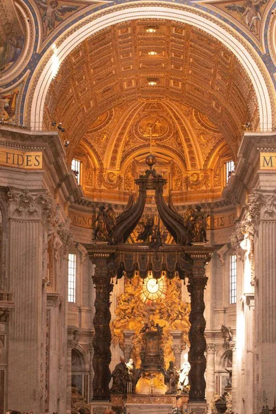 Внутренний Вид Церкви Различными Религиозными Украшениями Ватикане Италия — стоковое фото