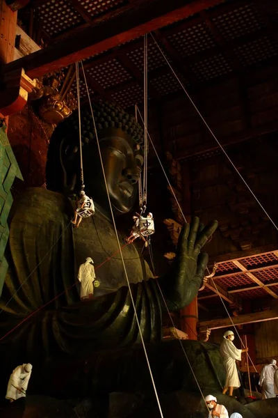 Keşişler Budha Heykelini Temizliyor Todaiji Ominugui — Stok fotoğraf