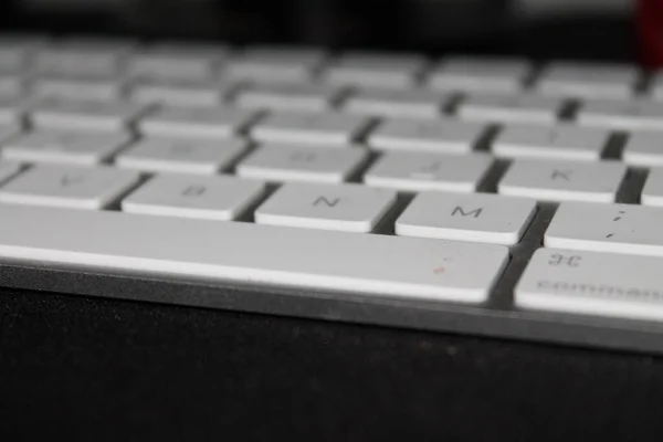 Närbild Nycklarna Till Ett Vitt Enkelt Tangentbord Dator — Stockfoto