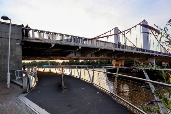 Londra Chelsea Köprüsü Nün Gün Batımı Manzarası — Stok fotoğraf