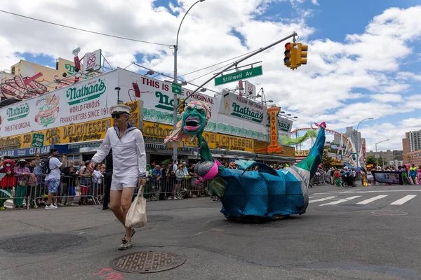 View People 40Th Annual Mermaid Parade Coney Island June 18Th — Stock Photo, Image