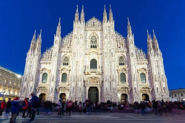 View White Milan Cathedral Surrounded People Blue Bright Sky — Stock Photo, Image