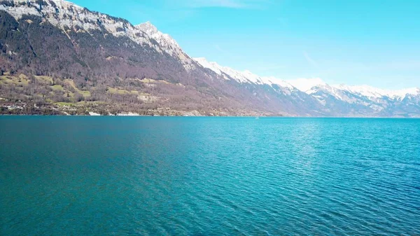 Adembenemend Uitzicht Het Brienzermeer Turkoois Kalme Water Majectische Alpen — Stockfoto