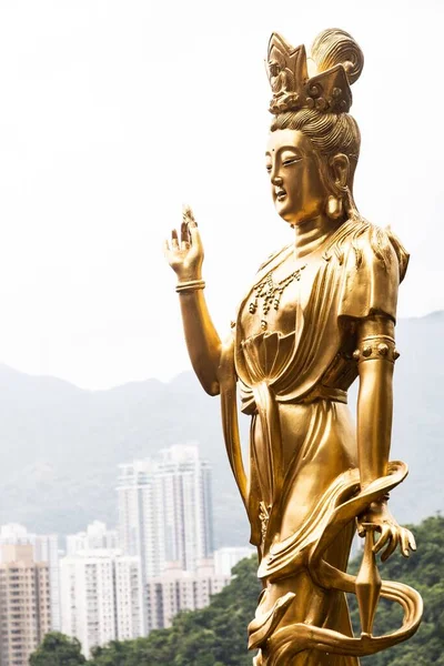 Posąg Bogini Widokiem Miasto Hongkong Klasztorze Dziesięciu Tysiąca Buddów Sha — Zdjęcie stockowe