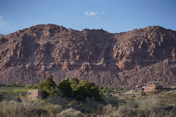 Beau Paysage Rocher Rouge Par Une Matinée Ensoleillée — Photo