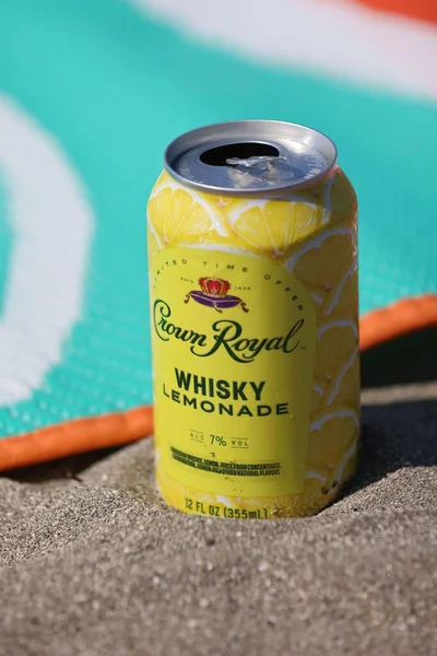 Crown Royal Whisky Lemonade Can Sand — Stock Photo, Image