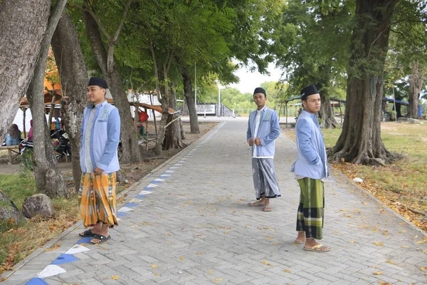 Utsikt Över Människor Som Bär Traditionella Kläder Parken Bangkalan Iran — Stockfoto