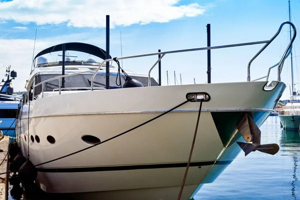 Der Vordere Teil Eines Schiffes Hafen Einem Sonnigen Tag — Stockfoto