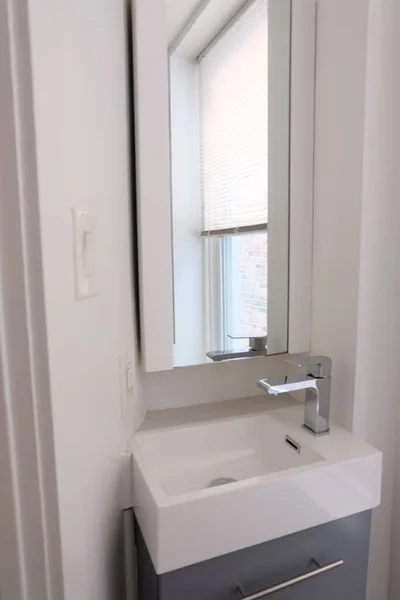 Vertical Shot Tap Sink Bathroom Apartment Rent — Stock Photo, Image