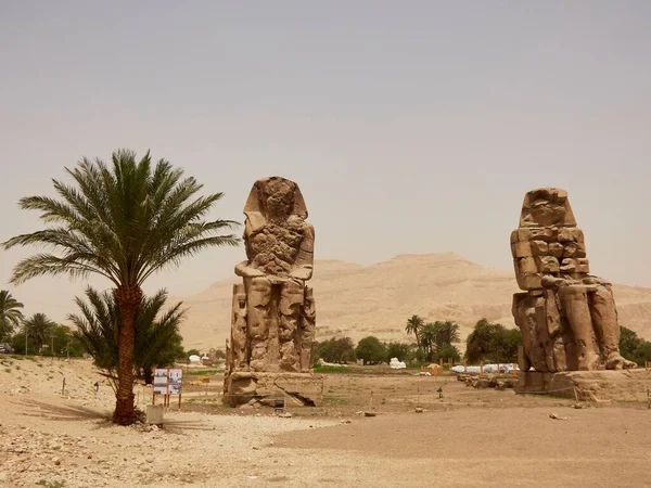 Colossi Van Memnon Twee Stenige Massieve Standbeelden Van Farao Amenhotep — Stockfoto