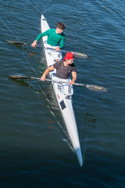 Plasencia Espanha Abril 2021 Jovem Pratica Canoagem Canoa Que Navega — Fotografia de Stock