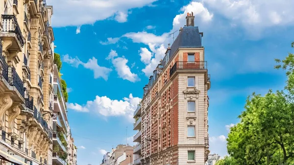 センター 典型的なパリ風の外観の建物が美しい場所は ナシオン — ストック写真