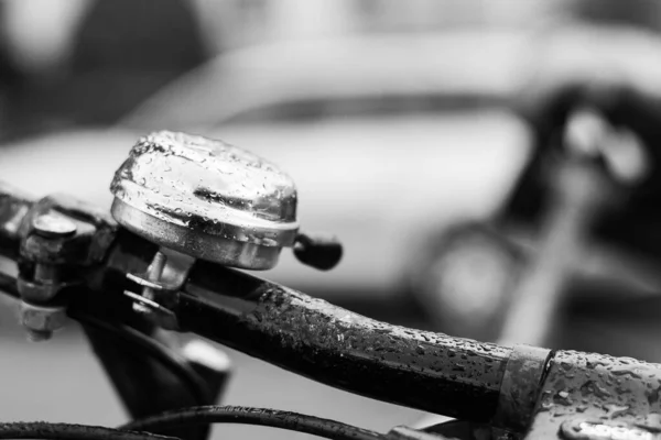 Graustufen Nahaufnahme Einer Fahrradklingel — Stockfoto