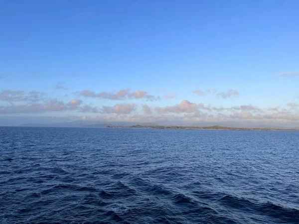 Uma Bela Vista Mar Calmo Azul Dia Ensolarado — Fotografia de Stock