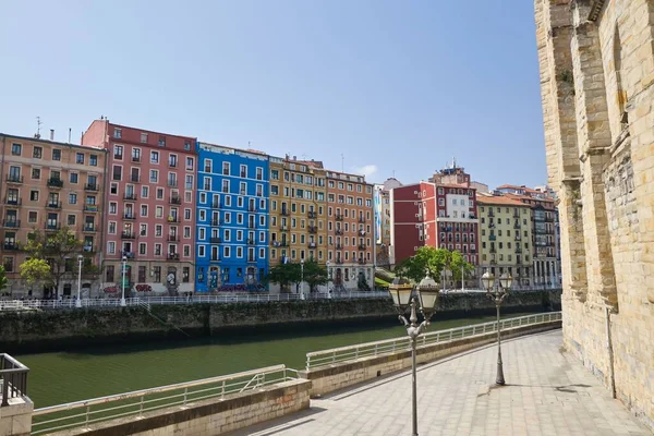 Una Vista Aire Libre Coloridos Edificios Ciudad Bilbao España —  Fotos de Stock