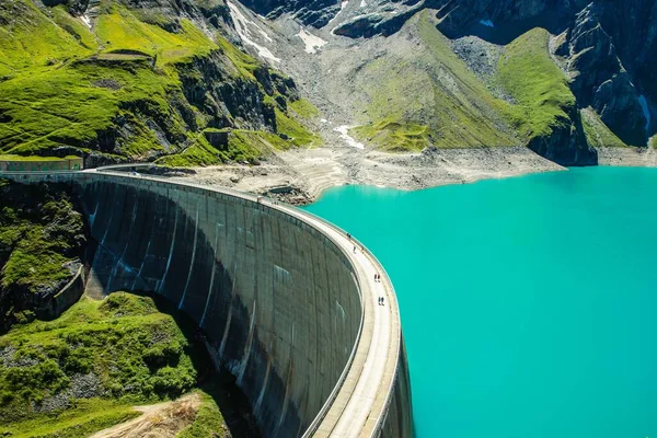 Presa Con Agua Los Alpes Austríacos Con Montaña Fondo —  Fotos de Stock