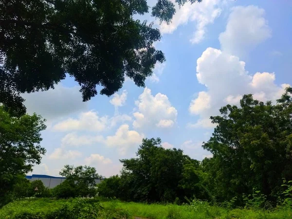 Белые Облака Фон Голубого Неба — стоковое фото