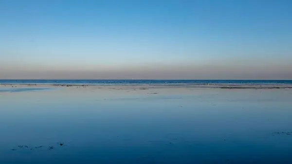 Ein Schöner Blick Auf Den Strand Blauer Stunde Skyline — Stockfoto