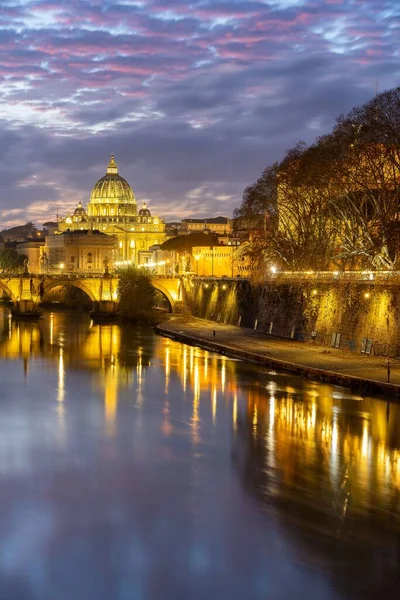 Una Splendida Vista Sulla Basilica San Pietro Sul Fiume Tevere — Foto Stock