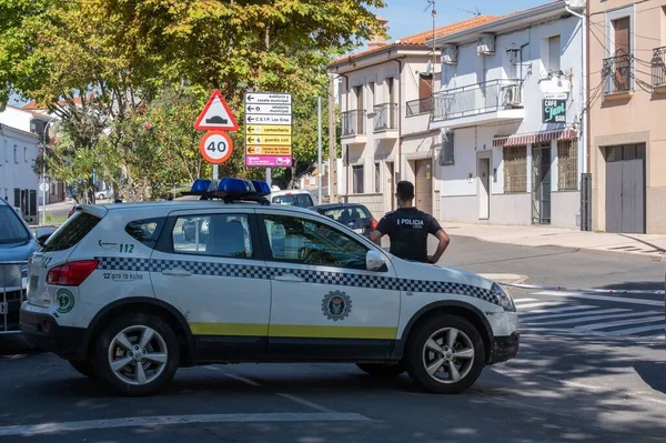 Lokal Polis Övervakar Den Goda Utvecklingen Murartävlingen Malpartida Plasencia — Stockfoto
