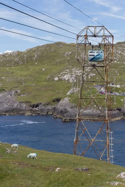 爱尔兰德赛岛上一辆旧缆车的垂直镜头 — 图库照片