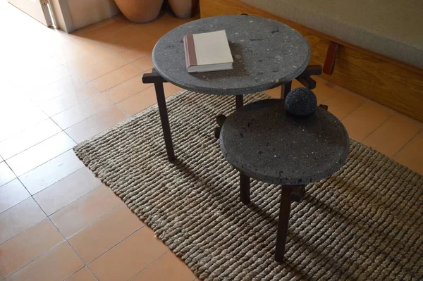 Небольшой Дизайн Журнального Столика Кофе Натурального Камня — стоковое фото