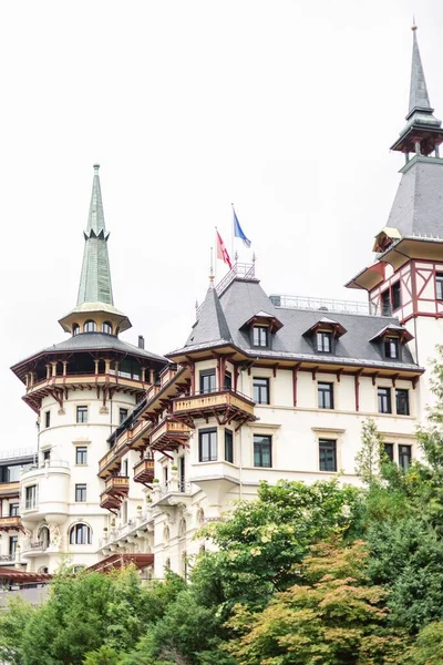 スイス チューリッヒの旧グランドホテルの垂直撮影 — ストック写真