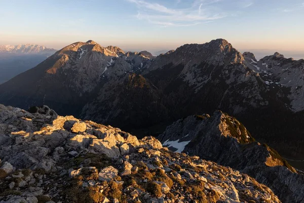 Malowniczy Wschód Słońca Dolinie Alpejskiej Pasmie Górskim Karavanke Begunjscica 2060M — Zdjęcie stockowe