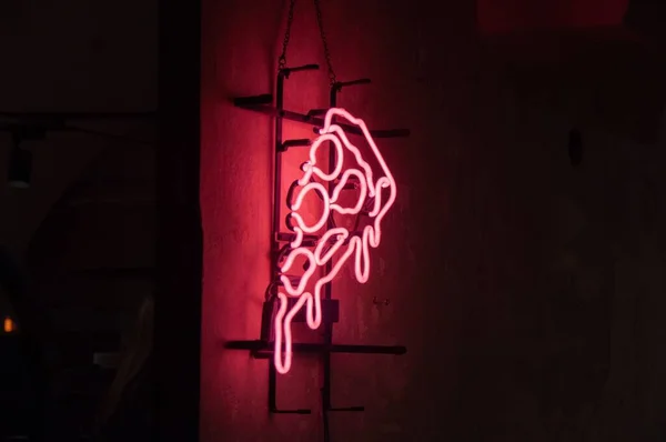 Cartello Pizza Neon Appeso Muro Nel Buio — Foto Stock