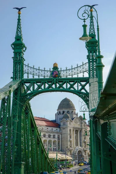 Historyczny Most Wolności Budapeszcie Przeciwko Błękitnemu Niebu — Zdjęcie stockowe