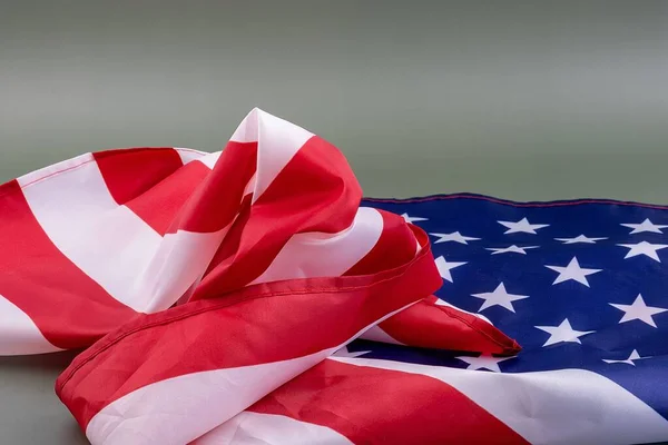 Primer Plano Una Bandera Americana Sobre Fondo Gris — Foto de Stock