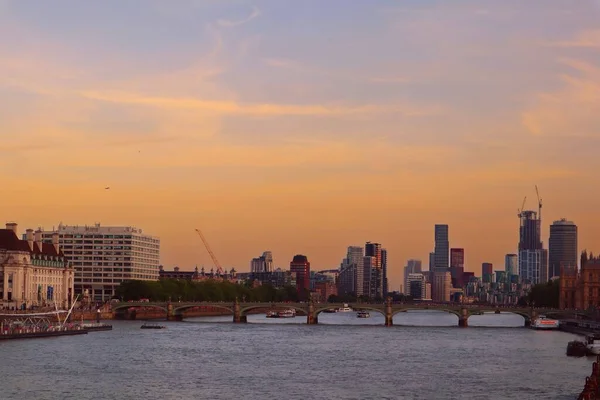 Solnedgång Syn Den Långa Bron London Med Olika Byggnader Bakgrunden — Stockfoto